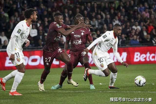 贝尔16+9广东胜四川 胡金秋25分广厦险胜山东