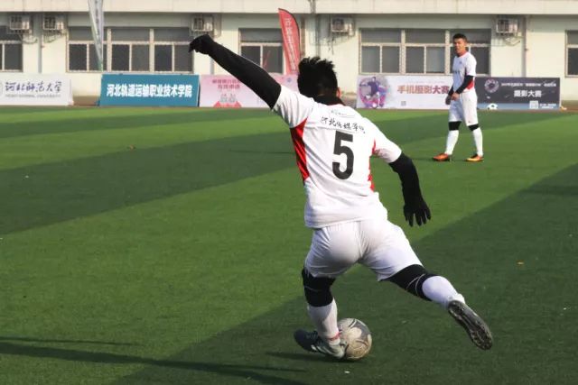 雷霆力克快船13连胜 拉塞尔伤退篮网险胜雄鹿